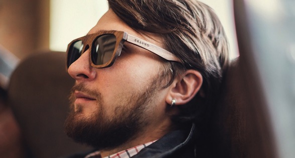 Чоловічі окуляри в дерев'яній оправі