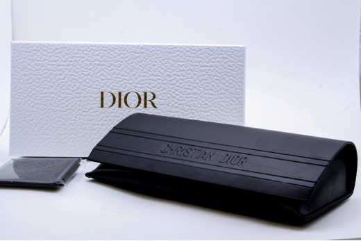 Солнцезащитные очки футляр DR