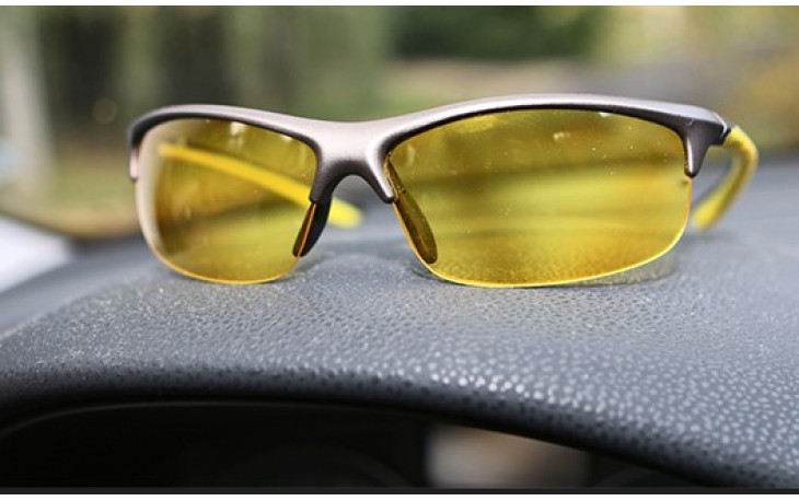 Чому окуляри з поляризацією — must-have для водіїв та мандрівників